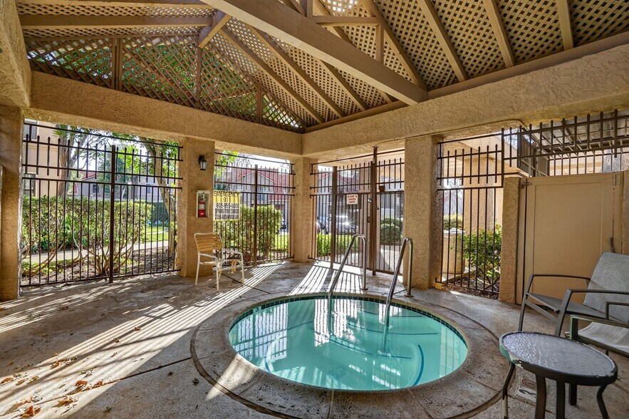 Building Photo - 2381 Archwood Ln