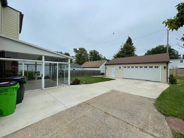 Building Photo - Gorgeous 4 bedroom