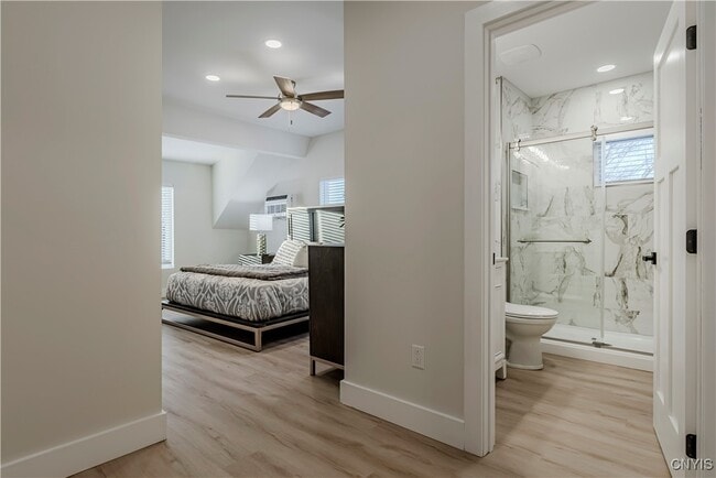 Building Photo - 1104 Main St