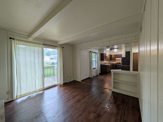 Building Photo - Trafalger Place Duplex