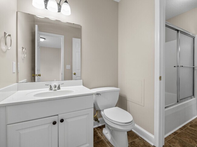 Building Photo - Newly Renovated 2BR, 2.5 BA in Greer SC