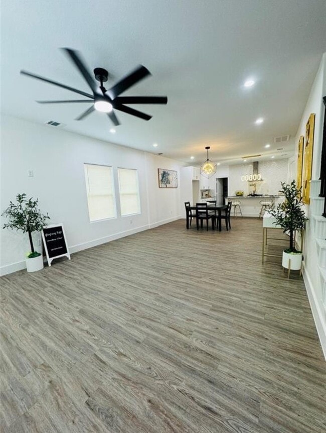 Building Photo - 1621 Wellington St