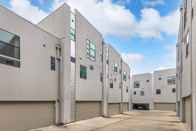 Building Photo - 6000 S Congress Ave