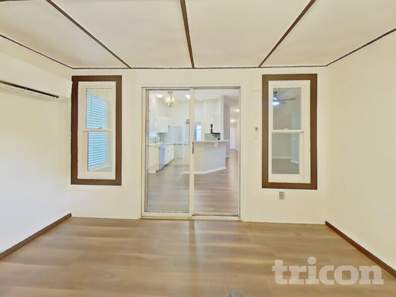 Building Photo - 7580 Falcon Trace Dr W