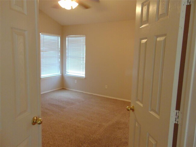 Building Photo - 4482 Mather