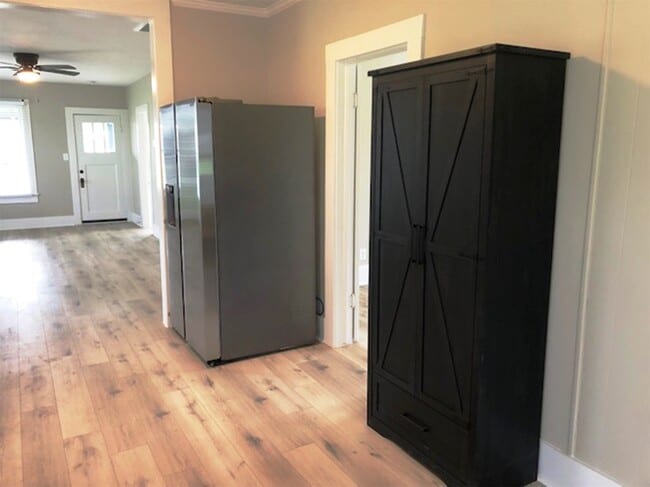 Building Photo - 3022 School St