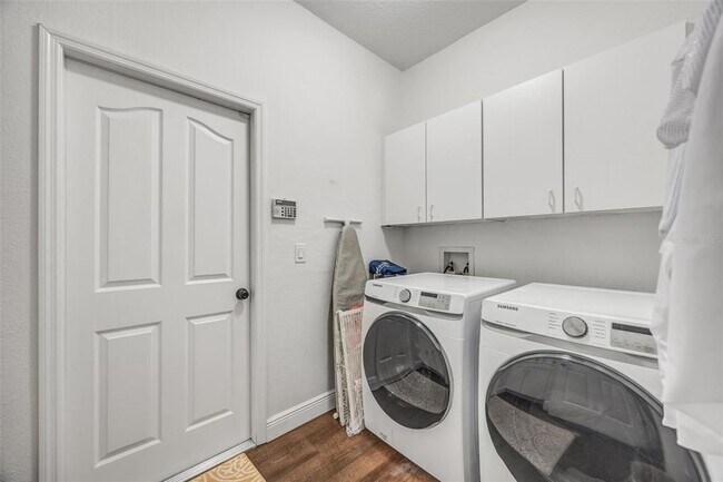 Building Photo - 6120 Chene Ct