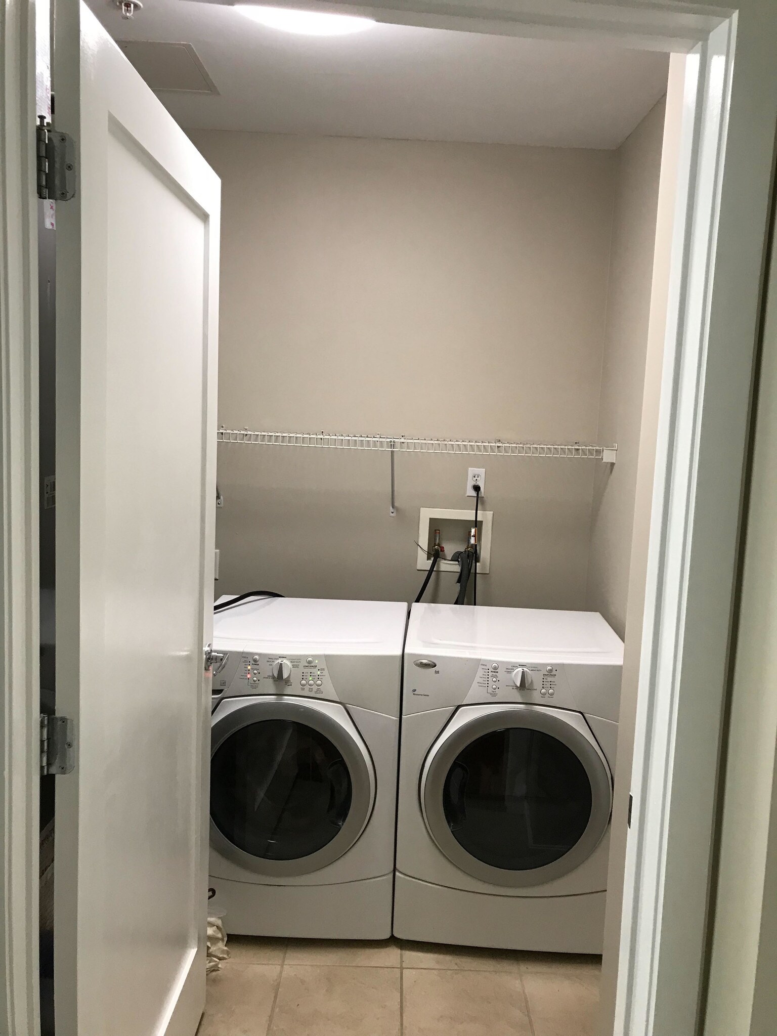 Laundry Room - 400 4th Ave S
