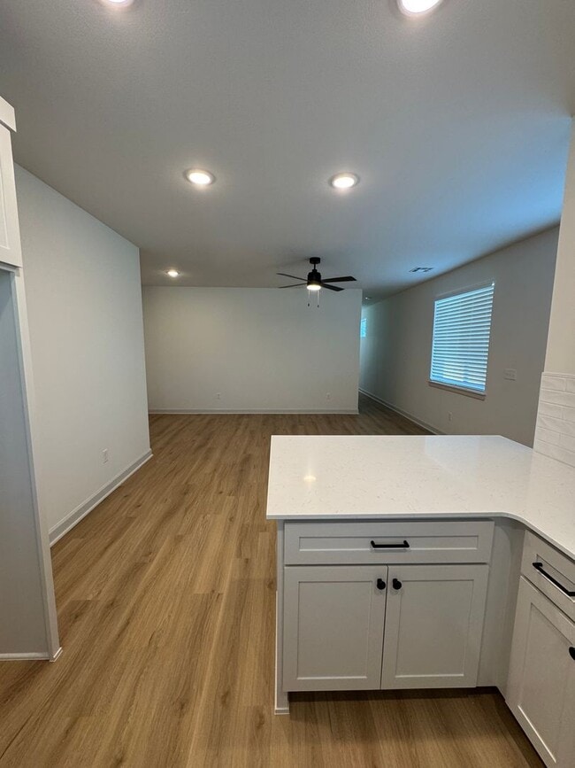 Building Photo - 3 Bed | 2 Bath Luxury Duplex | Move-in pro...