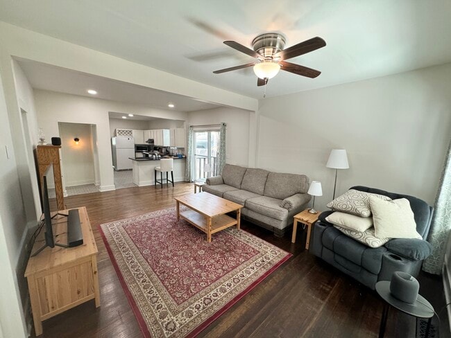 Building Photo - 1005 N Waco Ave