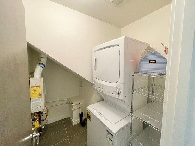 Building Photo - 4 Star Green Built 2-Bedroom, 2-Bath Townhome