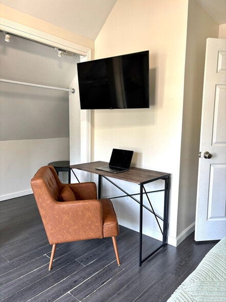 Building Photo - 22 E Garfield St