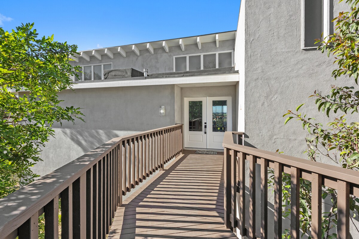Building Photo - 700 Selma Pl