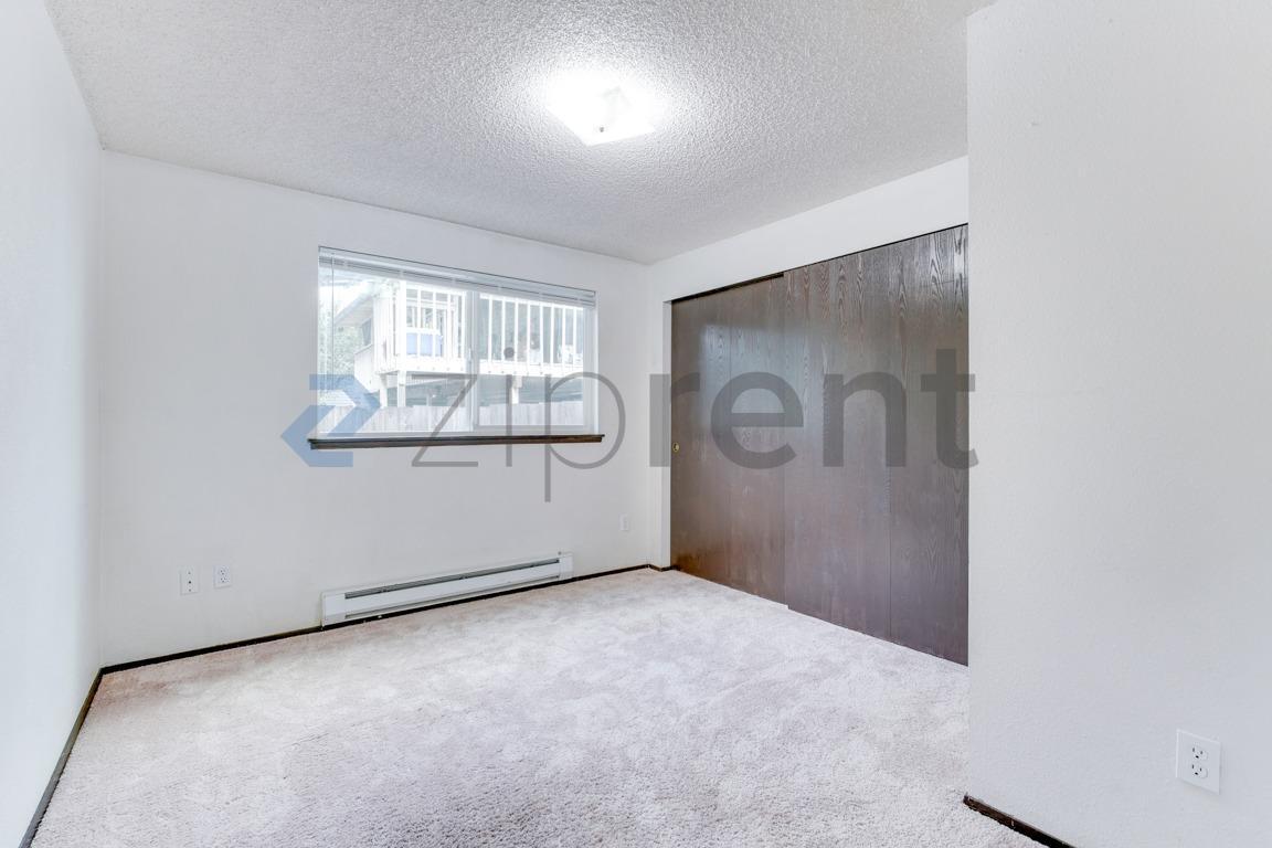 Building Photo - Unit A