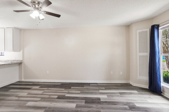 Building Photo - 12822 Hodges Ln