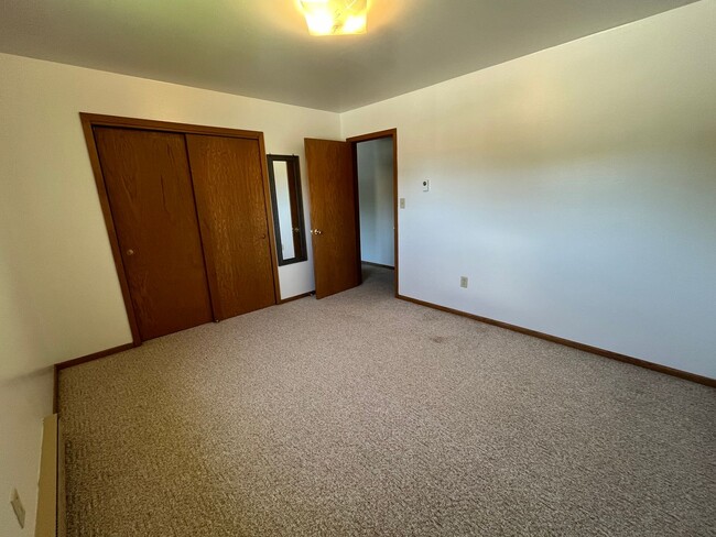Building Photo - Ambassador 1 Bed 1 Bath