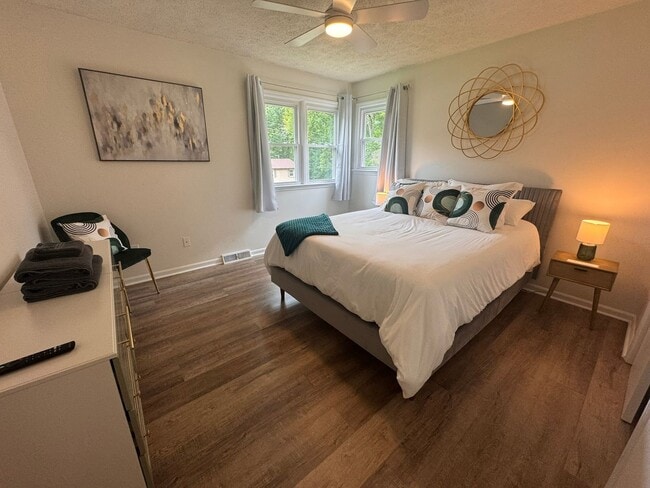 Building Photo - Newly Renovated 3bed/1.5bath