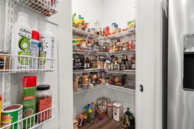 Building Photo - 175 STONELEDGE TRCE N