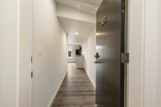 Building Photo - Modern Apartments in Prime Queen Anne Loca...