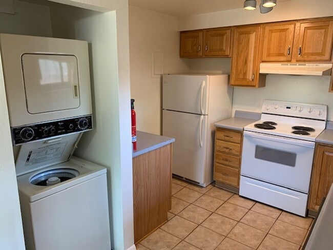 Building Photo - Private 2-Story End Unit