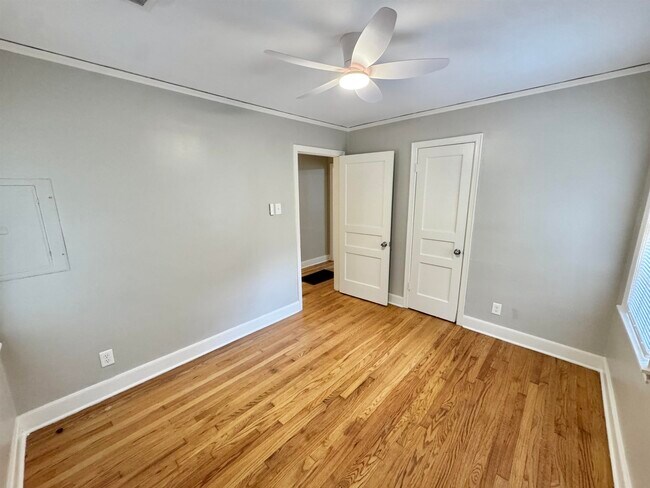 Building Photo - 907 Echles St