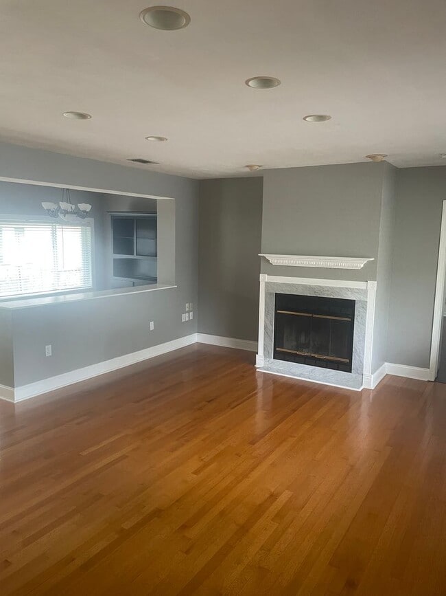 Building Photo - 2/2 HOME FOR RENT ONLY 1800$