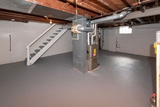 Building Photo - COVEDALE - 3+ bedroom brick cape cod  with one garage built in garage