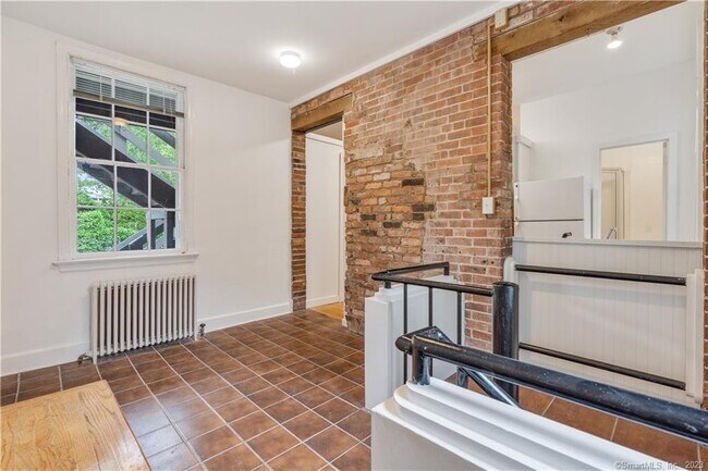 Building Photo - 239 Bradley St
