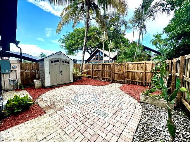 Building Photo - 497 N University Dr