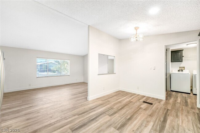 Building Photo - 603 Diamond Dr