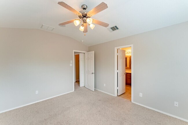 Building Photo - Stunning North-Austin  2/2.5 Home
