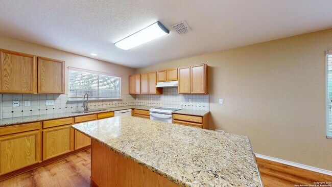 Building Photo - 117 Foxglove Pass