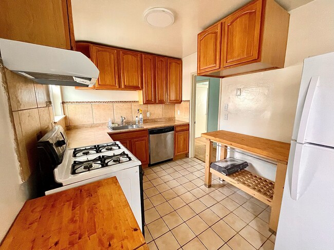 kitchen - 1636 Ward Street