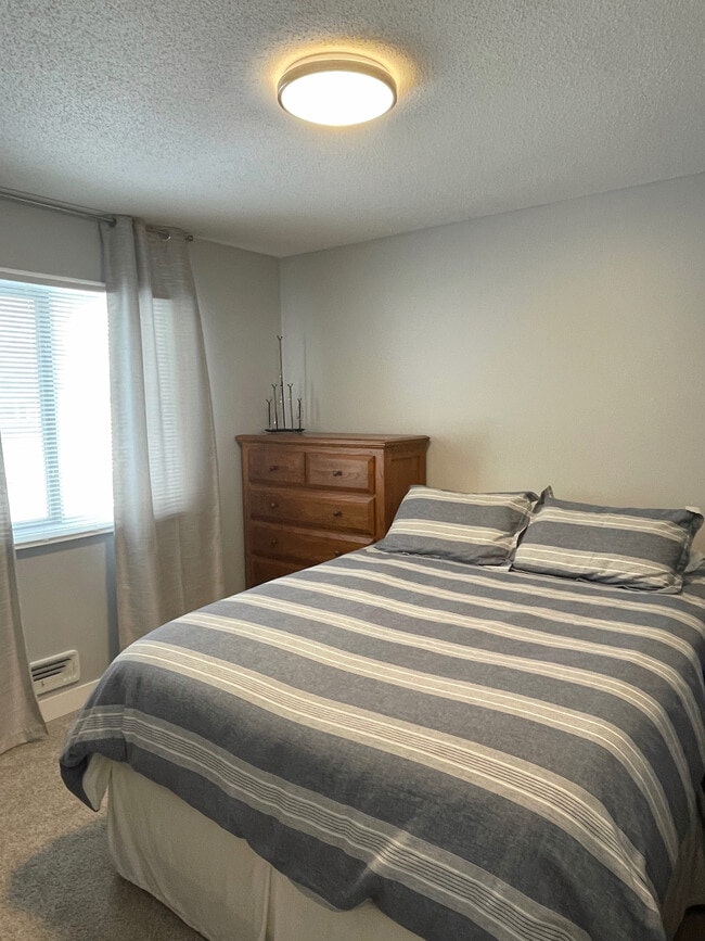 Building Photo - 3280 Lower 150th St W