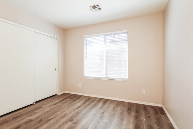 Building Photo - 2322 S 65th Dr