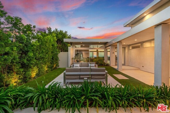 Building Photo - 2189 Summitridge Dr