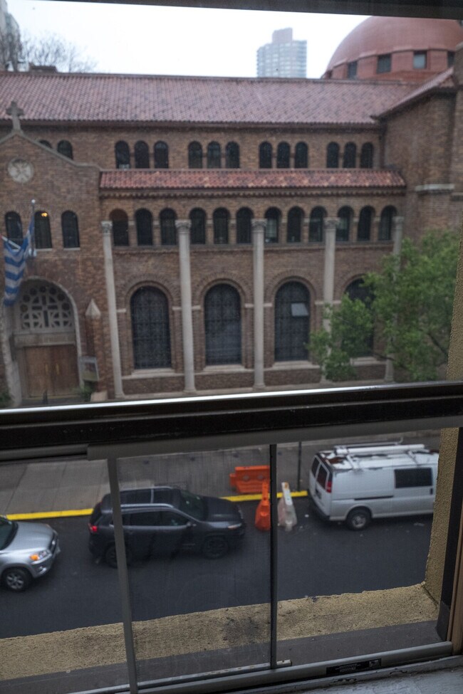 Building Photo - 1422 2nd Ave