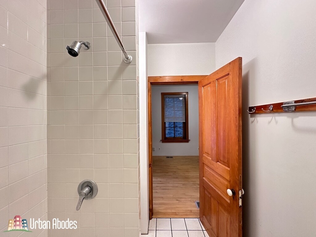 Building Photo - 1435 N Bosworth Ave