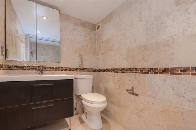 Building Photo - 17021 N Bay Rd