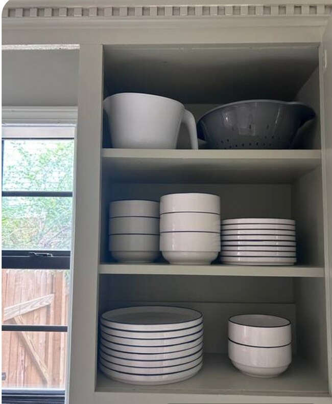 fully stocked kitchen wares - 7008 Copper Cove