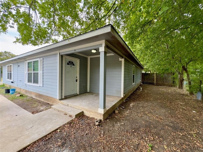 Building Photo - 709 San Saba St