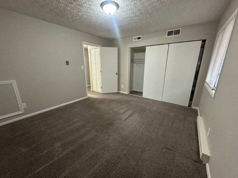 Building Photo - 2426 Echo Valley Dr