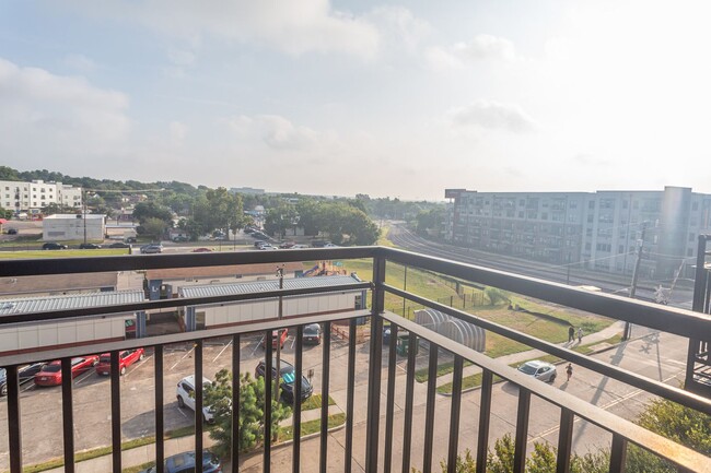 Building Photo - 2235 E 6th St