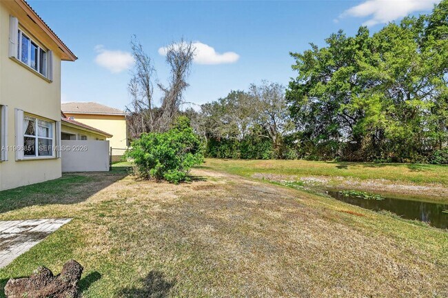 Building Photo - 9041 Silver Glen Way