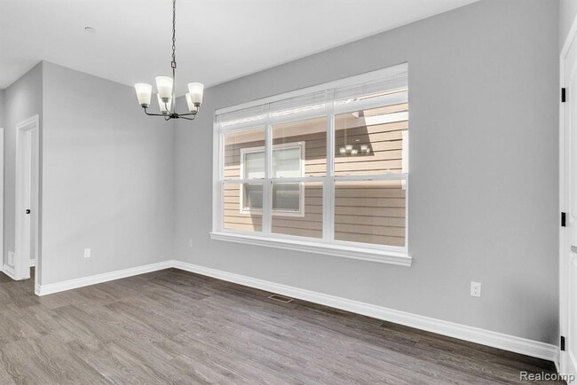 Building Photo - 171 Jotham Ave