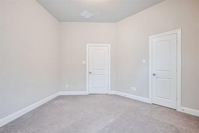 Building Photo - 6243 Garden Lakes Ln