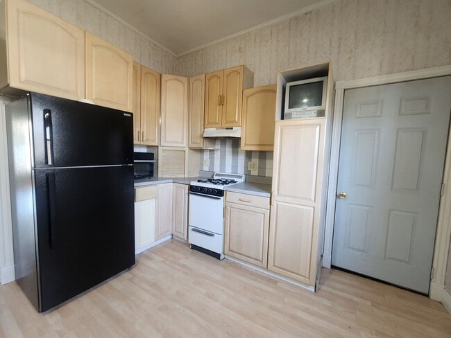 Building Photo - Charming 2 bedroom, 1 bathroom home