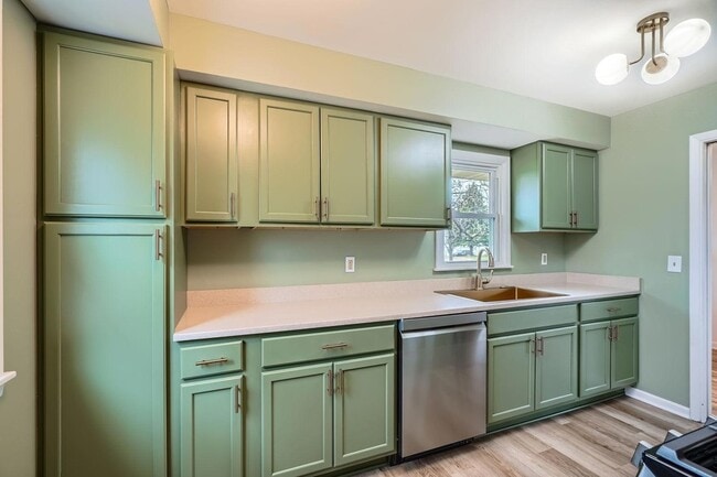 Building Photo - 6300 Quebec Ave N