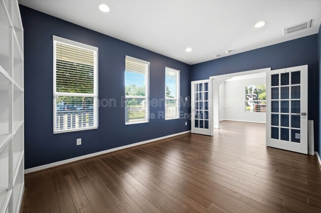 Building Photo - 605 Dumble St