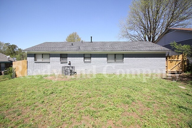 Building Photo - 2447 Wellons Ave